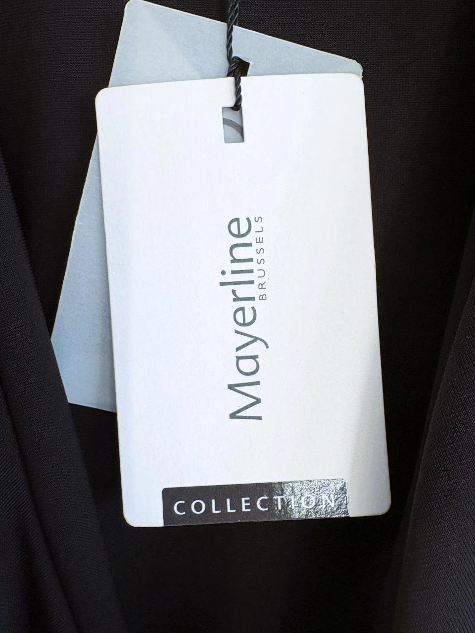 Blusa nova Mayerline com babados e fecho de gancho – tamanho 44 – desenhada em Bruxelas – photo 9